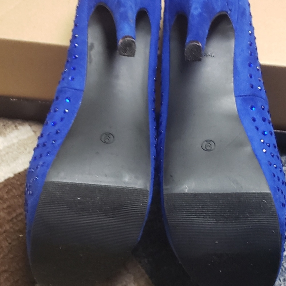 High heels - Picture 2 of 3